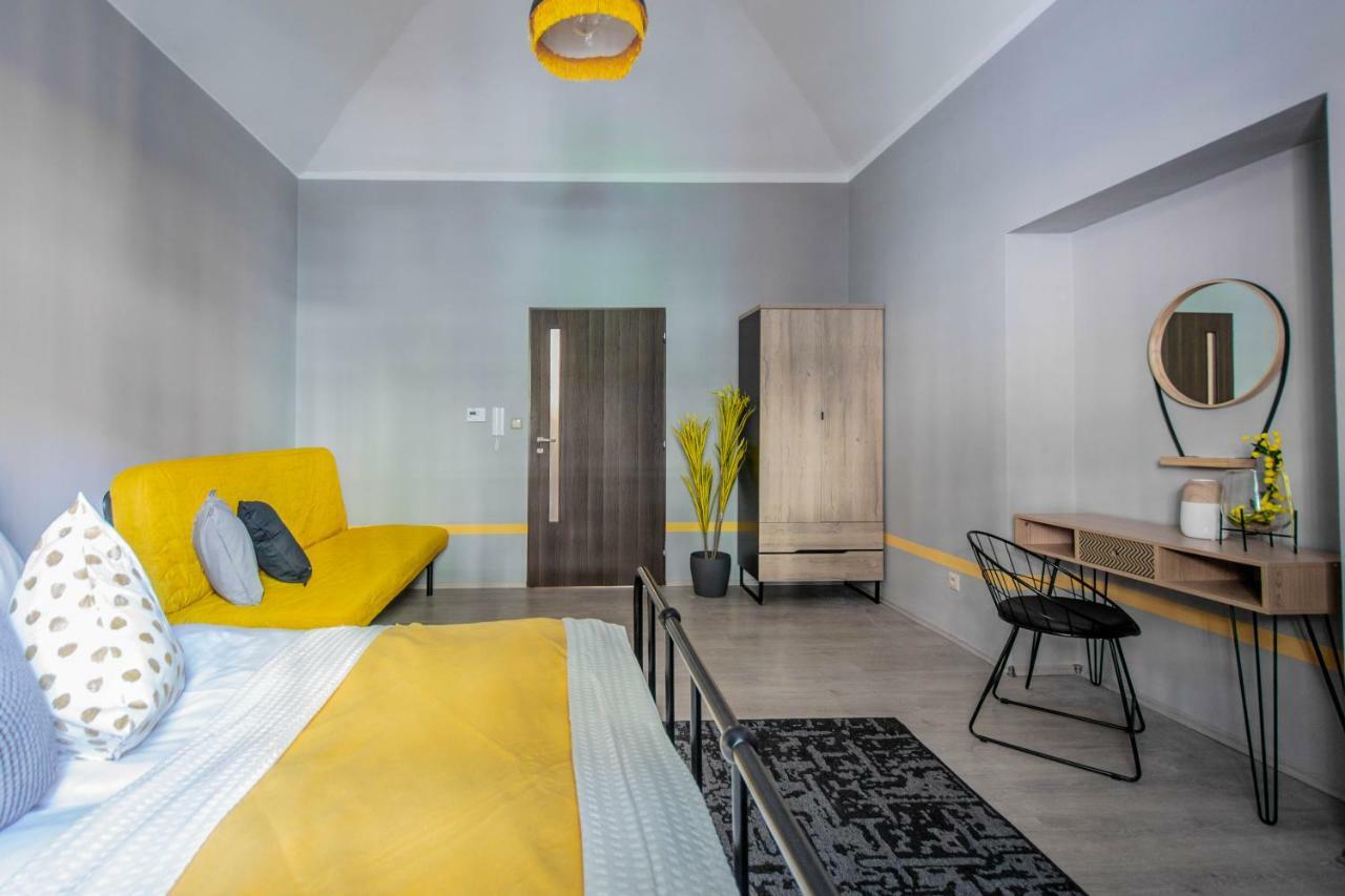 Stylish Apartments Close To Eden Garden Praha Bagian luar foto