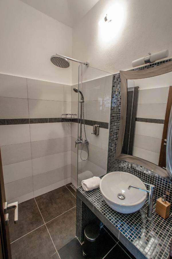 Stylish Apartments Close To Eden Garden Praha Bagian luar foto