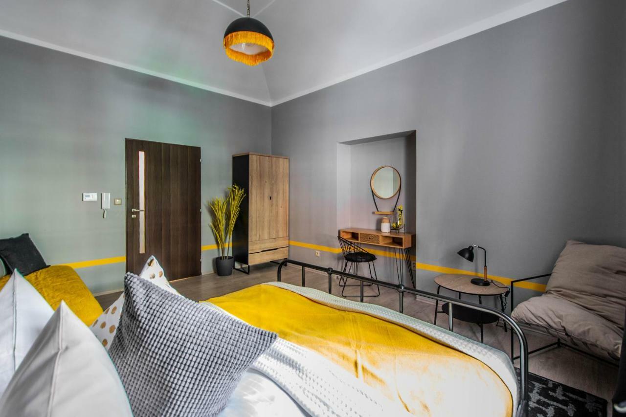 Stylish Apartments Close To Eden Garden Praha Bagian luar foto